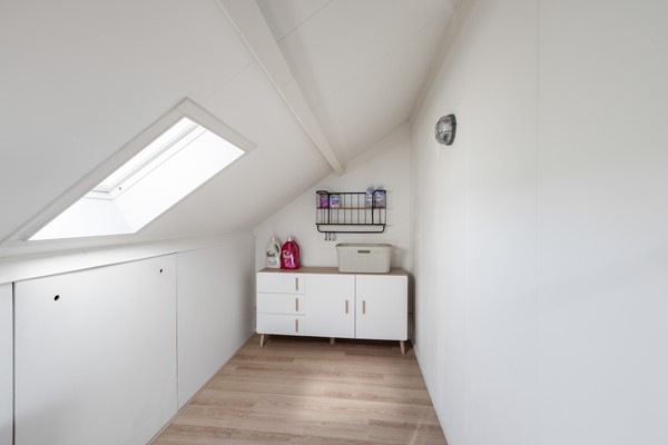 Foto - Te koop: Nette tussenwoning in het gezellige Klundert!